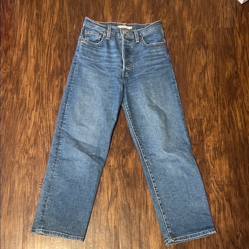 Levi Ribcage Straight Ankle size 26